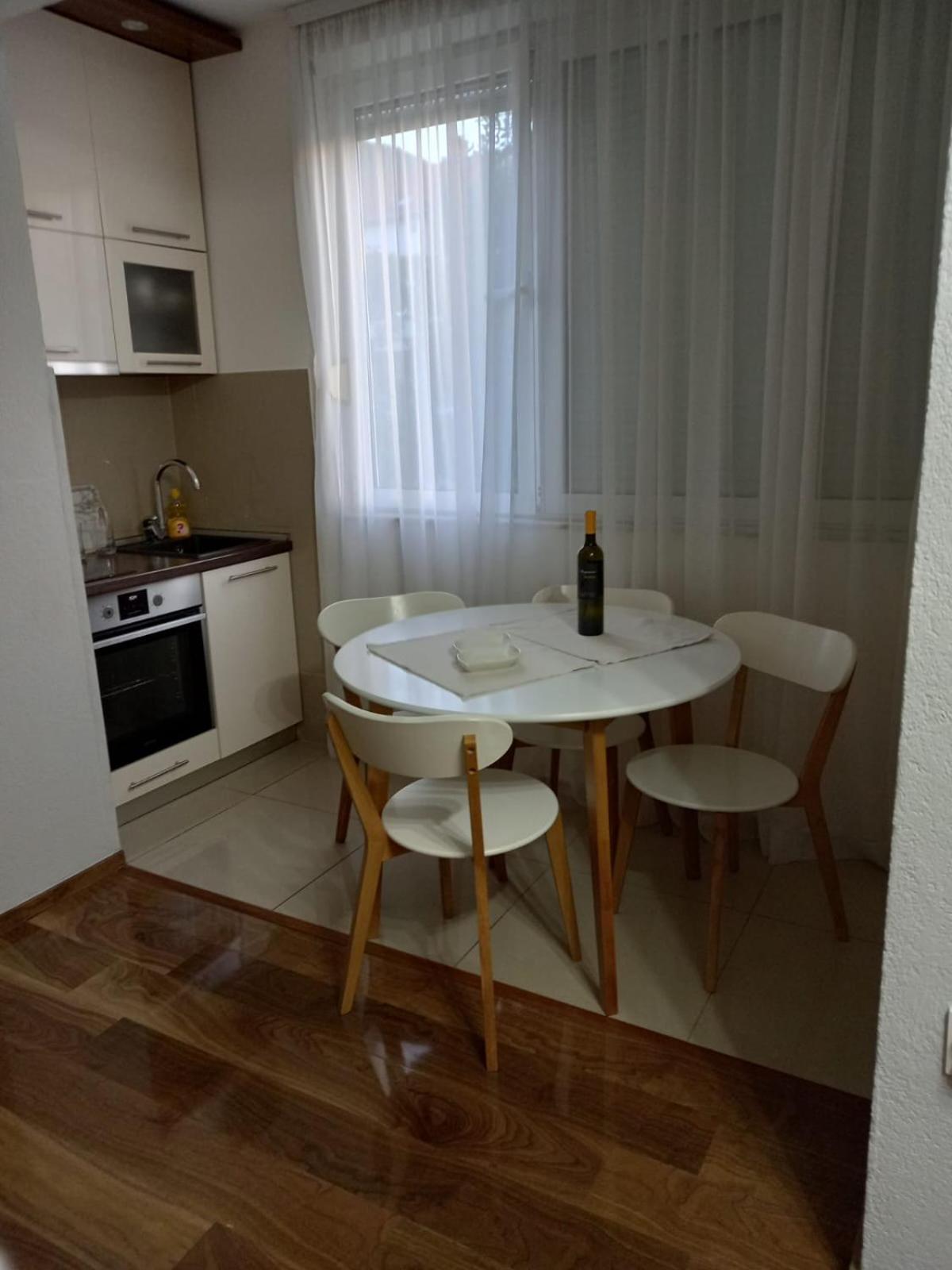 מוסטר Apartman Lav מראה חיצוני תמונה